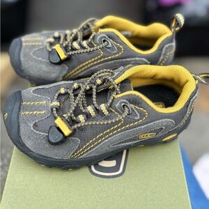 Keen Kids Sneakers in Gray and Yellow